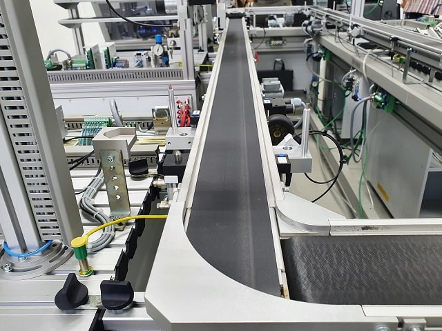 Manufacturing facility production belt
